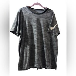 Nike Men's Black and Gray Short Sleeve Tee